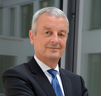 Frank Junker, Vorsitzender der Geschäftsführungder ABG FRANKFURT HOLDING. Der Rechtsanwalt steht seit 1993 an der Spitze des Unternehmens. 